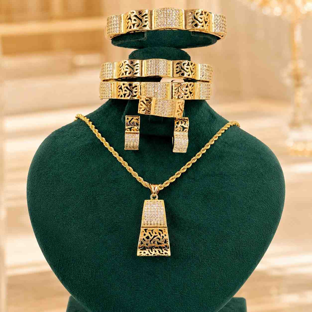 طقم مجوهرات ذهبي فاخر (7 pcs)